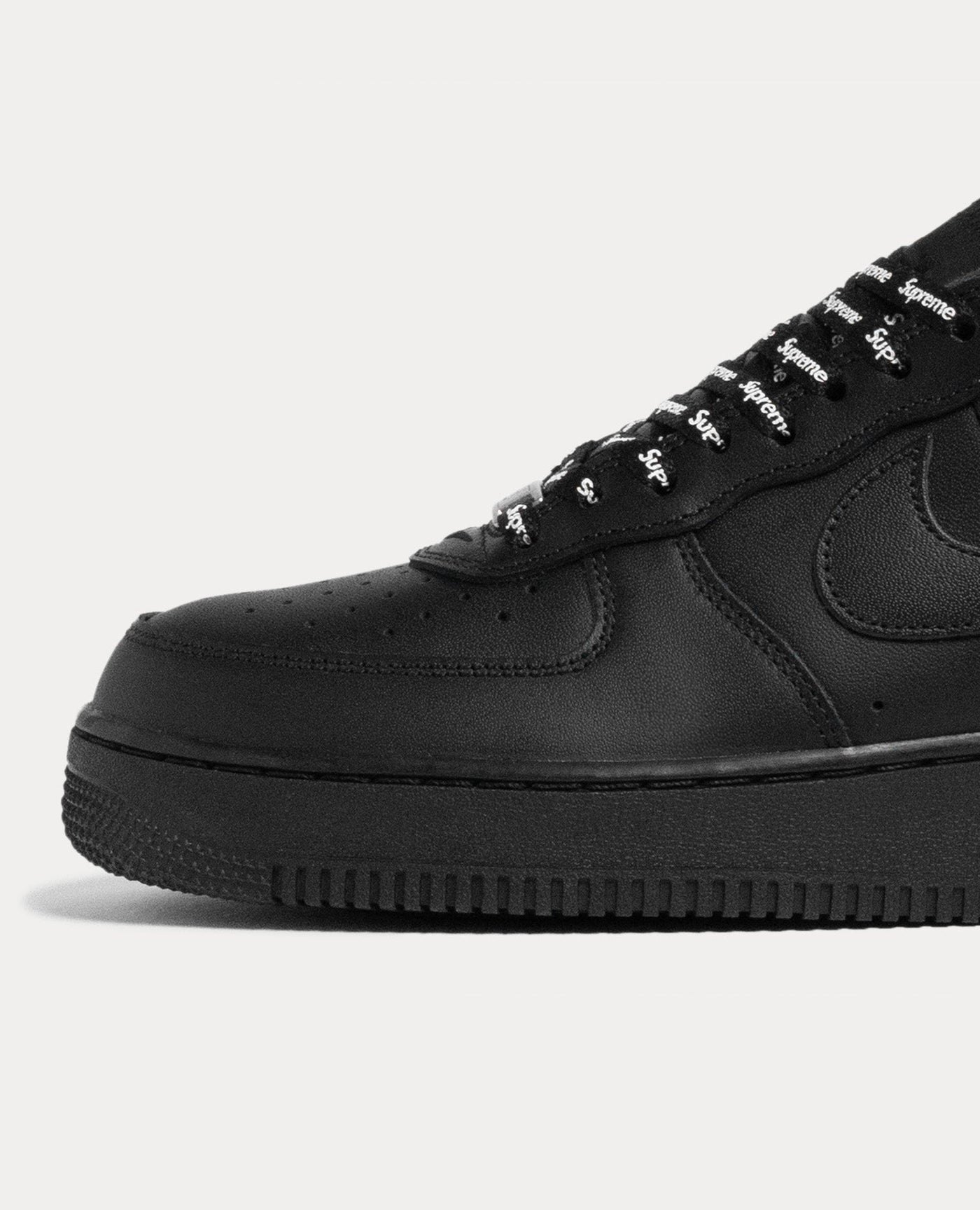 Supreme x Nike Air Force 1 Low